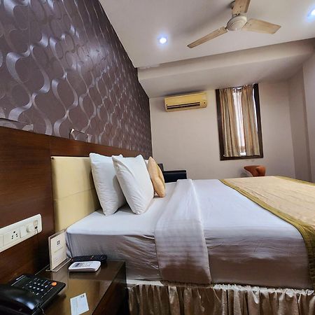 Hotel Lee International Калькутта Экстерьер фото