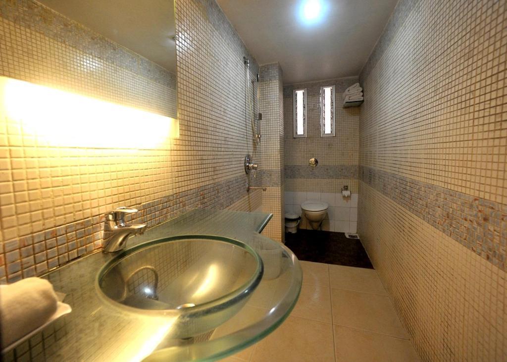 Hotel Lee International Калькутта Экстерьер фото