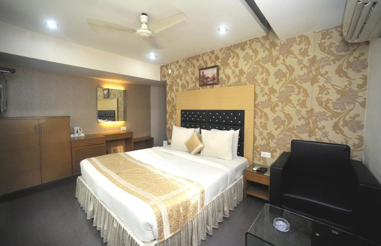 Hotel Lee International Калькутта Экстерьер фото