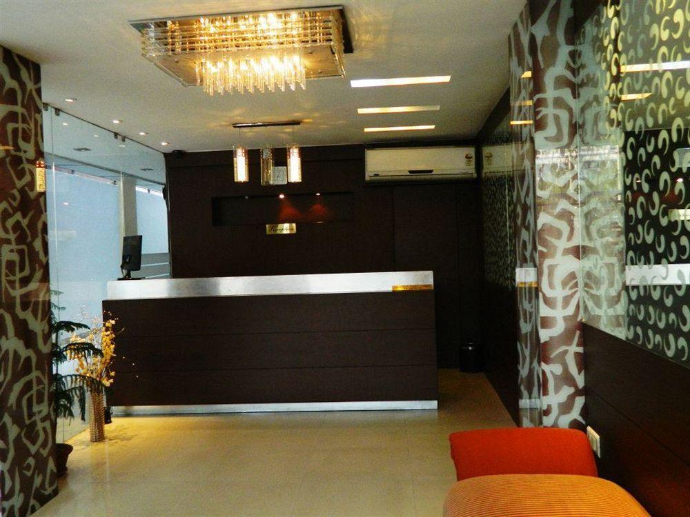 Hotel Lee International Калькутта Экстерьер фото