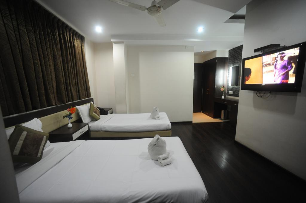 Hotel Lee International Калькутта Экстерьер фото