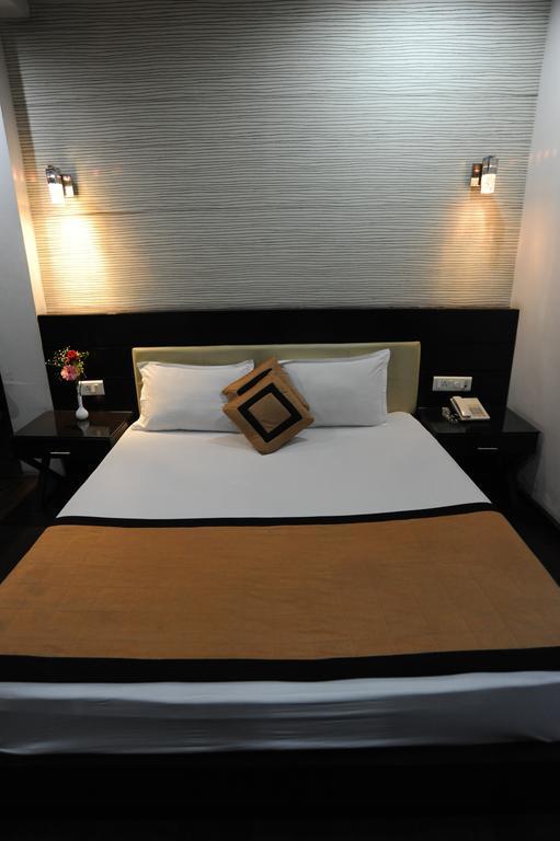 Hotel Lee International Калькутта Экстерьер фото