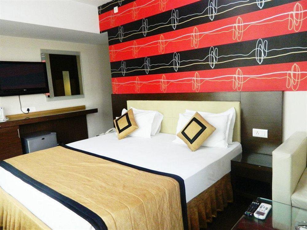 Hotel Lee International Калькутта Экстерьер фото