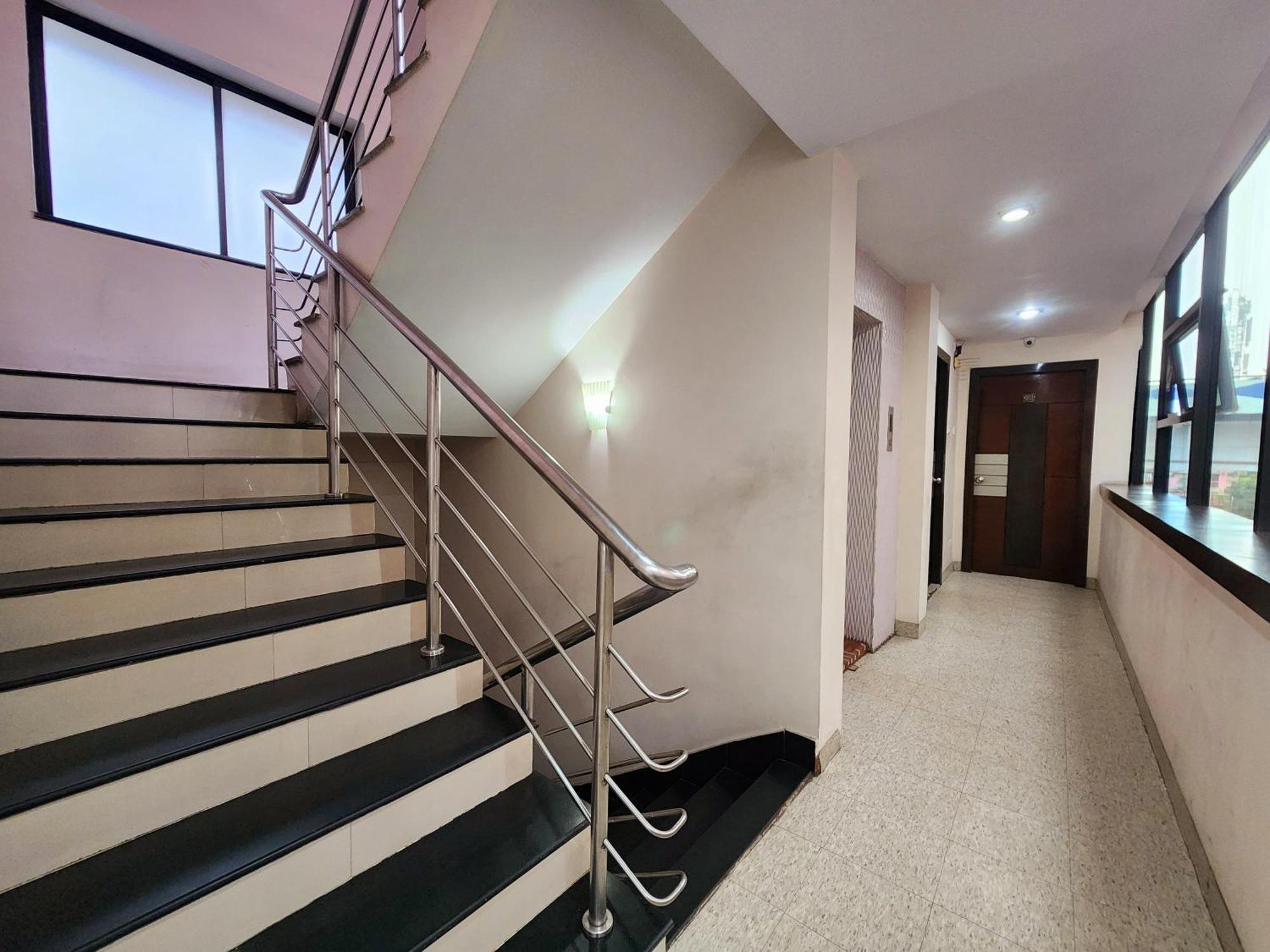 Hotel Lee International Калькутта Экстерьер фото