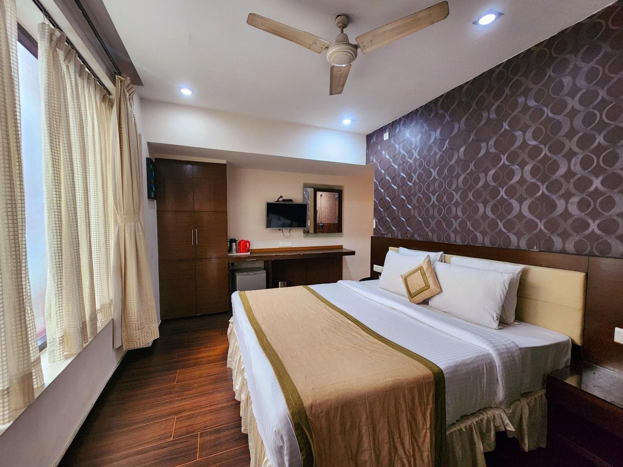 Hotel Lee International Калькутта Экстерьер фото