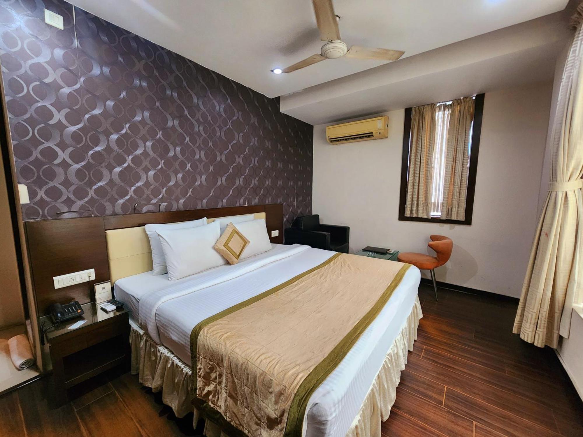 Hotel Lee International Калькутта Экстерьер фото