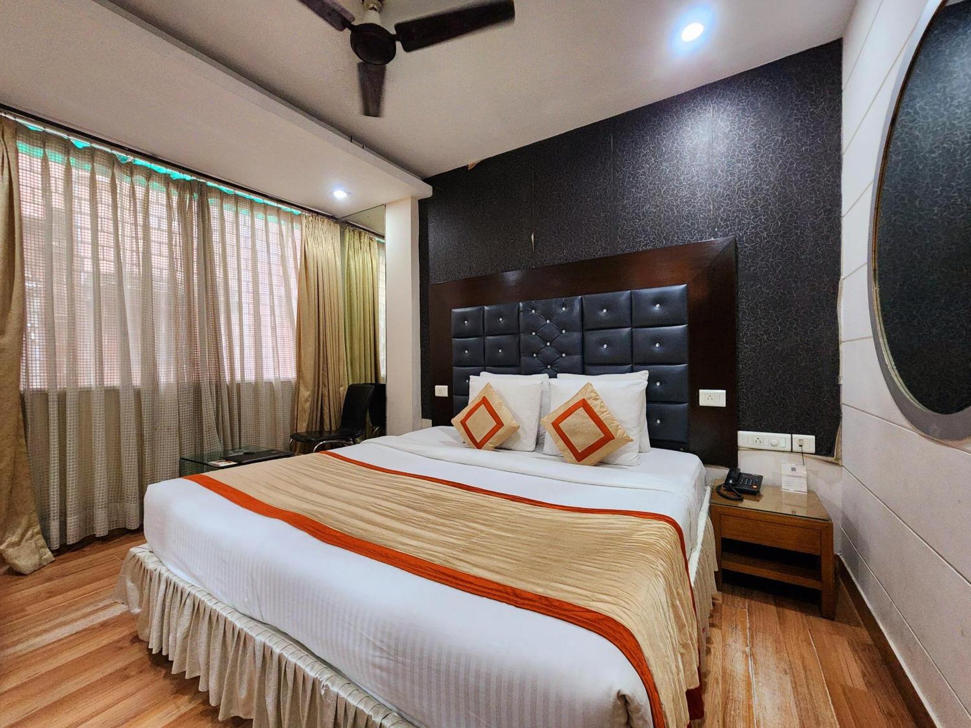 Hotel Lee International Калькутта Экстерьер фото