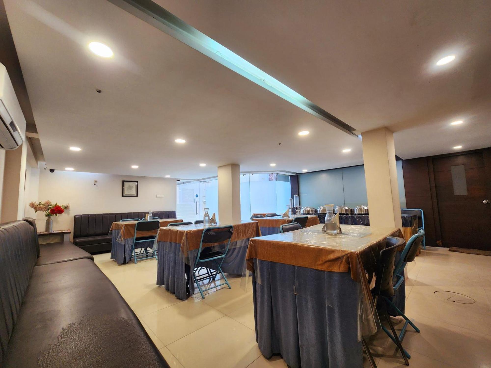 Hotel Lee International Калькутта Экстерьер фото