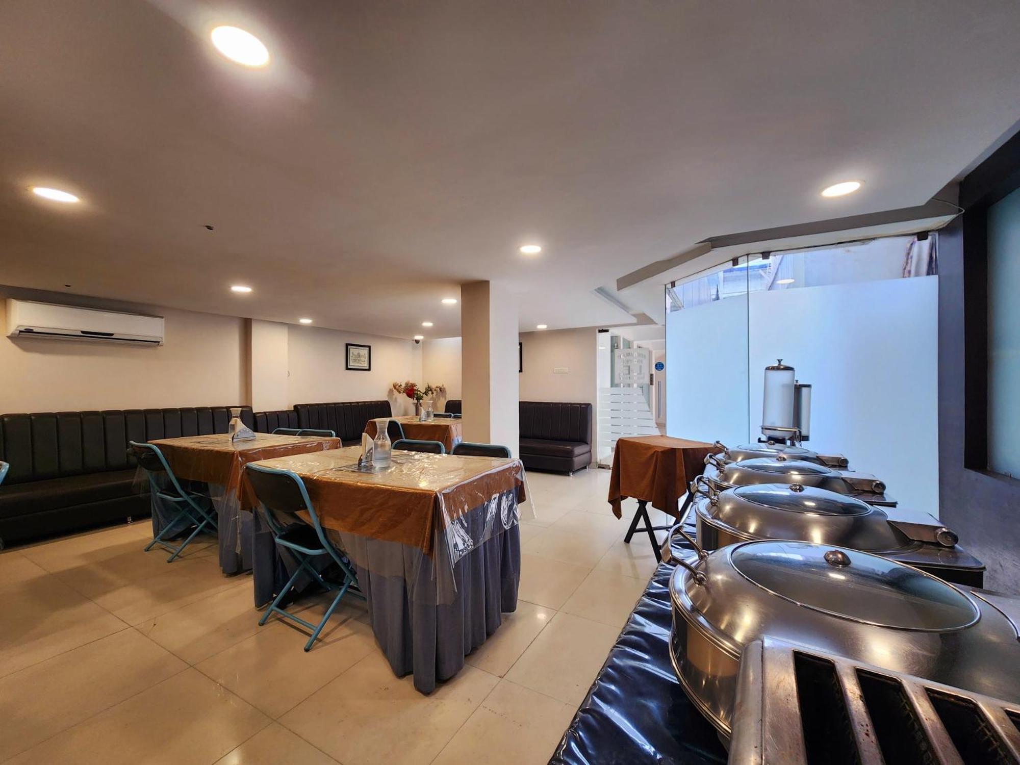 Hotel Lee International Калькутта Экстерьер фото