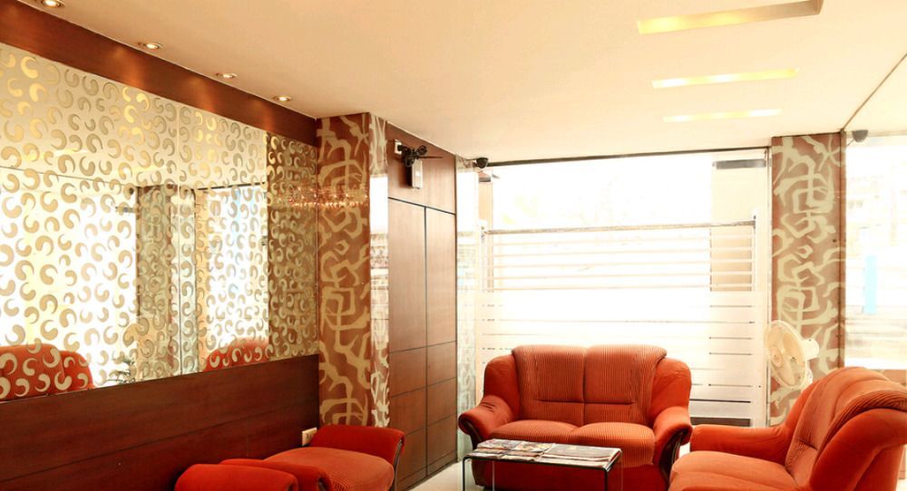 Hotel Lee International Калькутта Экстерьер фото